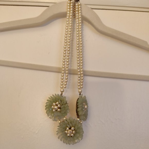 Faux Jade and Pearl Floral Fashion Necklace - Picture 11 of 11